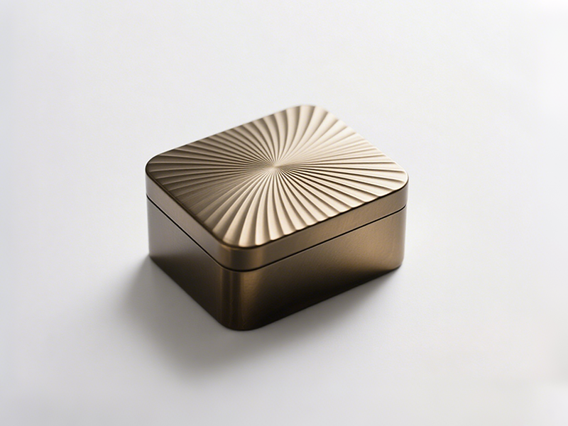 Square bronze - colored box, lid’s radial lines spread from the center, retro color with artistic design, eye - catching.
