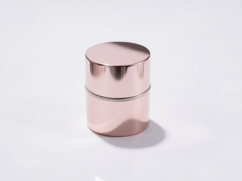 Cylindrical shape, rose gold color, mirror - smooth surface, silver trim in the middle, simple and delicate.